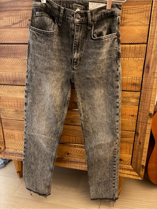 rag & bone Denim - Rag & Bone Women’s  Faded Black Slim Straight Jeans in Wren style.